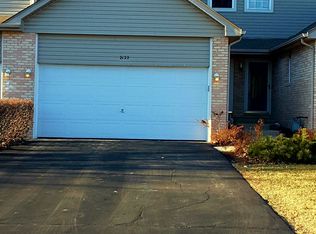 2122 W Adobe Dr, Addison, IL 60101