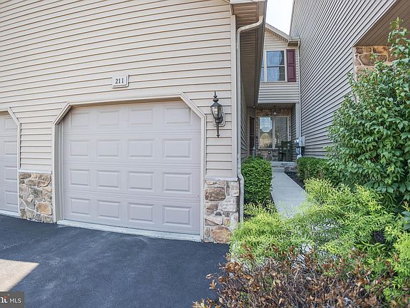 2nd image of 211 Fawn Ct