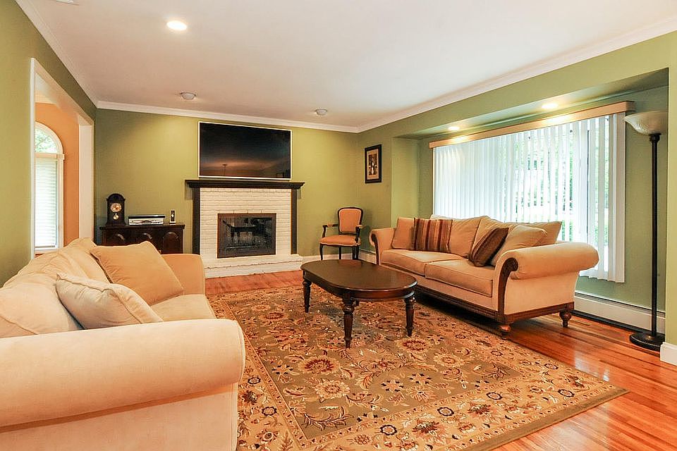 lvrm w fireplace
