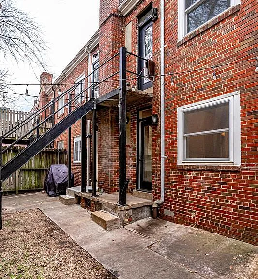82 Q St SW #1 — Photo 15