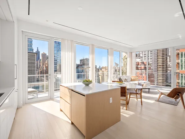 200 East 59th Street image 1 of 17