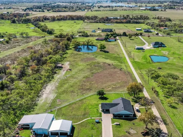 1136 Shankle Rd, Ennis, TX 75119