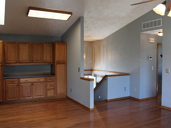 5th image of 615 N Plum Blue Cir