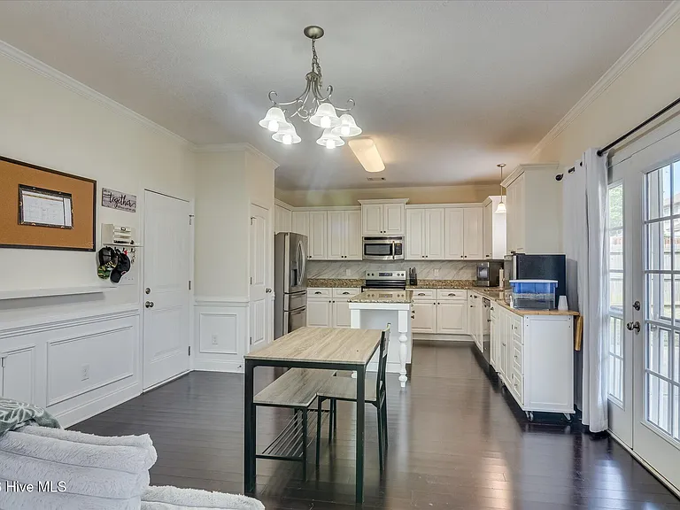 2507 Kari Ln — Photo 9