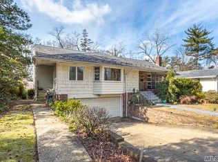 6 Norfolk Rd, Great Neck, NY 11020