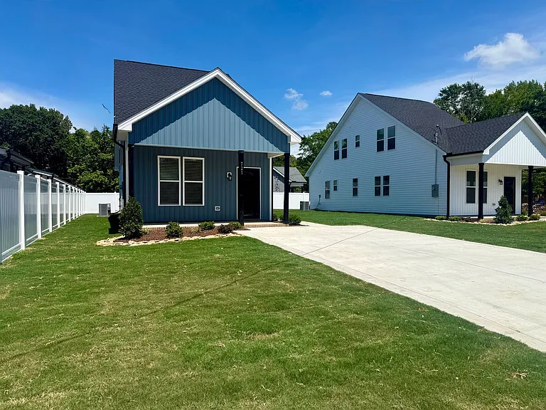 721 Black Creek Rd SE — Photo 2
