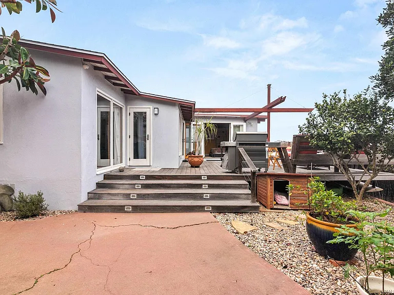 541 Tarento Dr — Photo 40