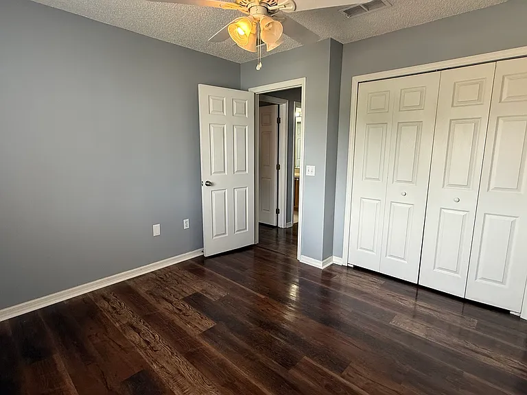 554 Bristol Cir — Photo 33