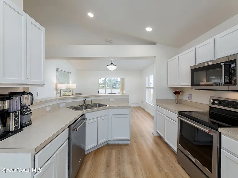 4540 Bellaluna Dr — Photo 3