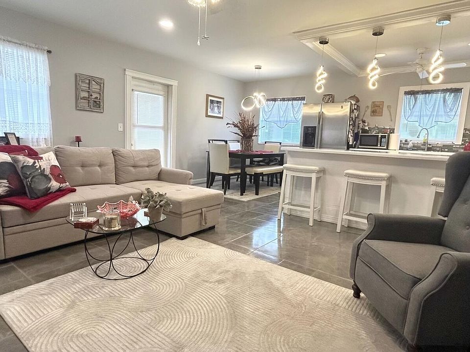 1st image of 233 SEVILLE J Boulevard