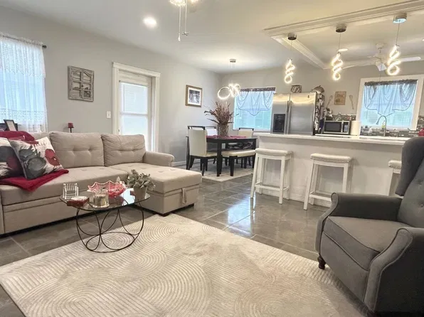 233 SEVILLE J Boulevard, Delray Beach, FL 33484