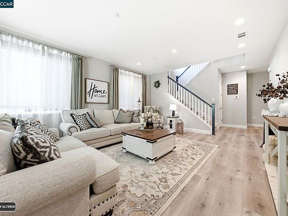 5th image of 3026 Hickorynut St