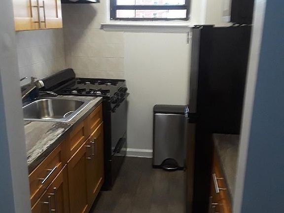 3rd image of 303 Webster Ave #2D1