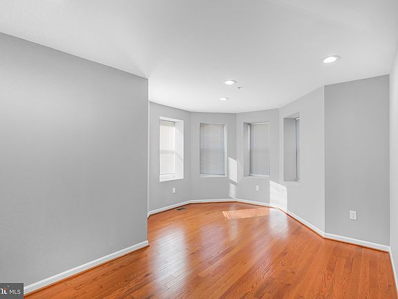 3rd image of 2917 13th St NW