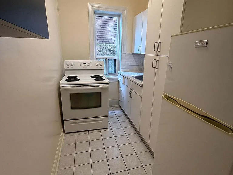 105 Kenwood Ave #103 — Photo 4