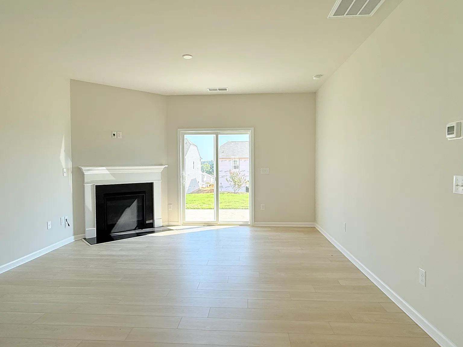 4 bed, 2.5 bath, 2202 sqft, $2,350 — Photo 4