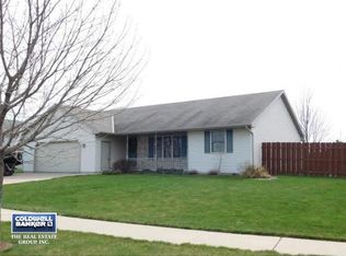 1015 Tanager Trl, De Pere, WI 54115