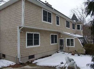 56 Beach Rd, Shoreham, NY 11786