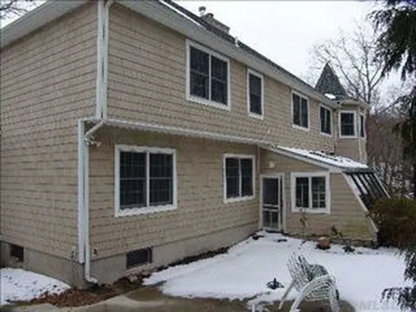 56 Beach Rd, Shoreham, NY 11786