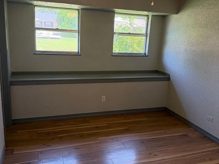 1009 Shalimar Dr — Photo 9