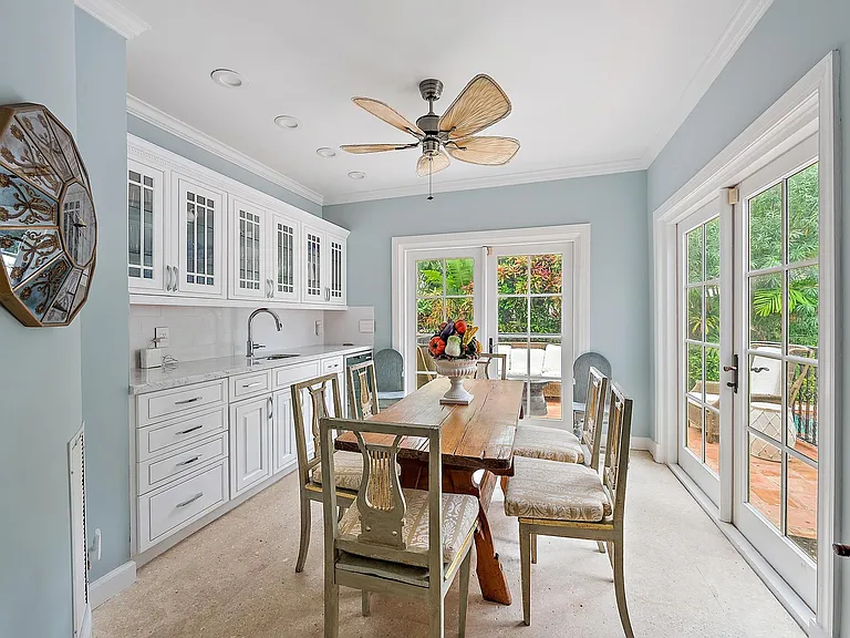 325 Seaspray Ave — Photo 7