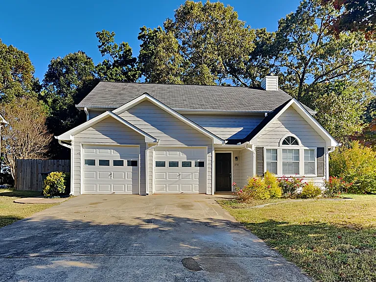 3718 Cherokee Overlook Dr — Photo 1