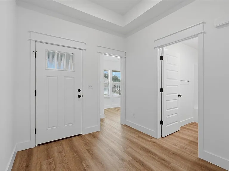 5089 Vista Ave — Photo 4