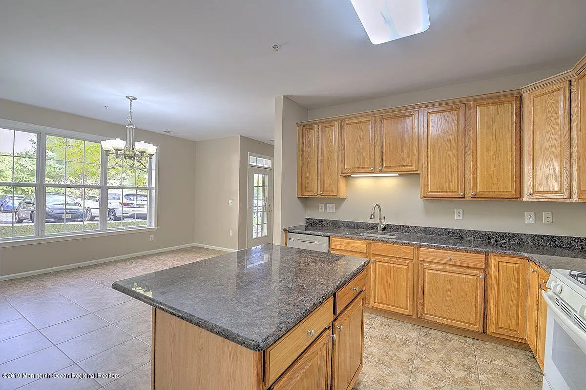 2 bed, 1592 sqft, $3,000 — Photo 4