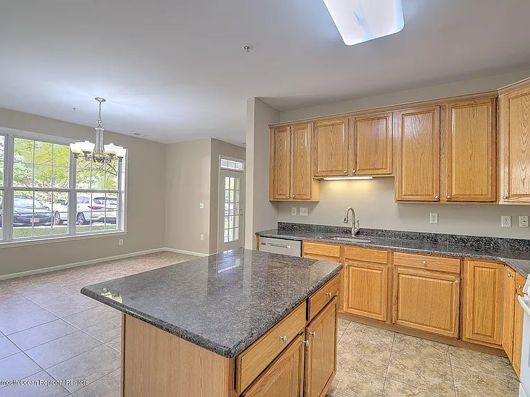 363 Saint Andrews Pl — Photo 4