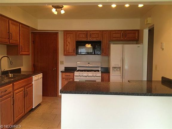 5th image of 34719 Iris Ln