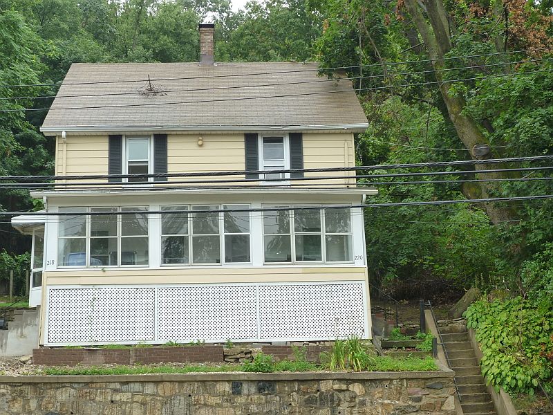 1st image of 218-220 W Blackwell St
