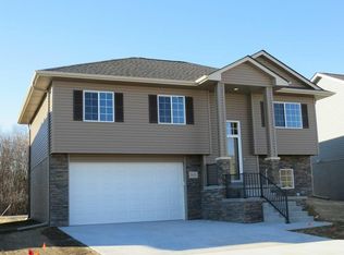 2404 S 11th St, Council Bluffs, IA 51501