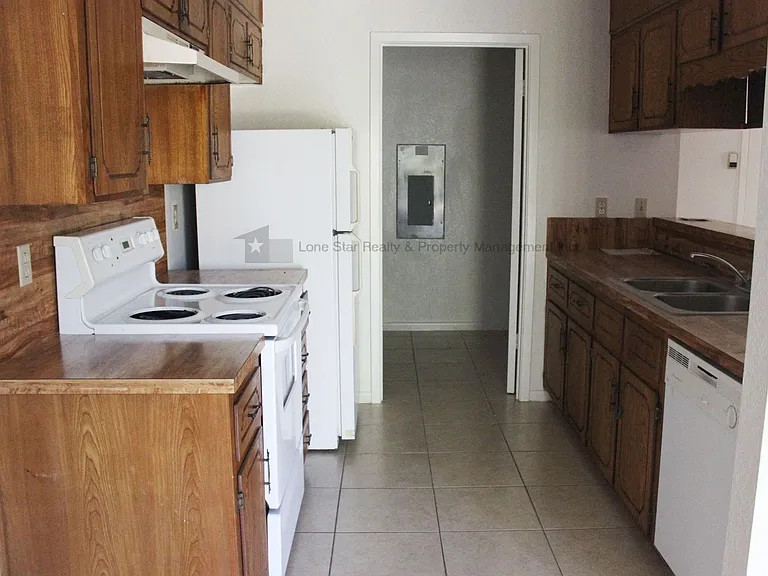 1704 Bundrant Dr — Photo 7