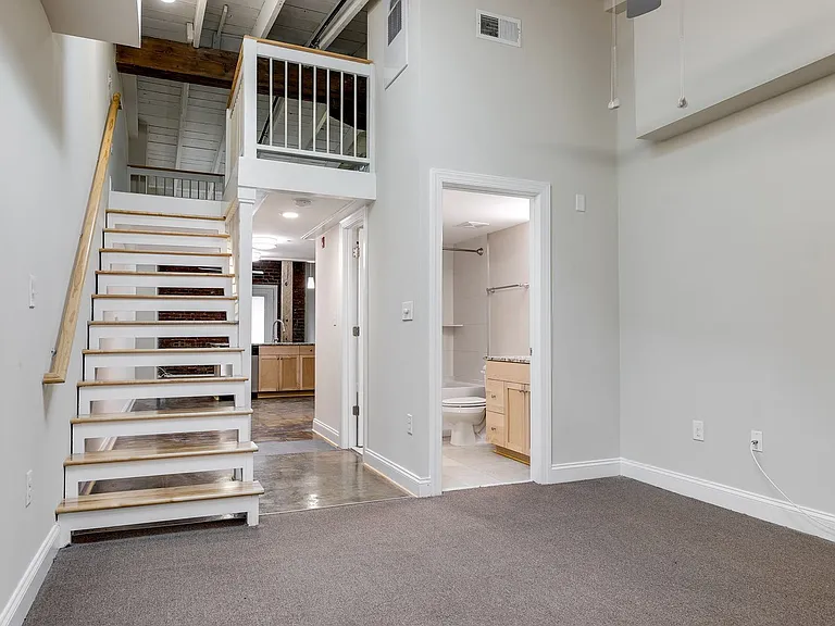 1710 E Franklin St — Photo 23