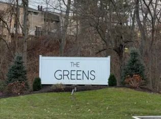 12 Peddlers Dr, Branford, CT 06405
