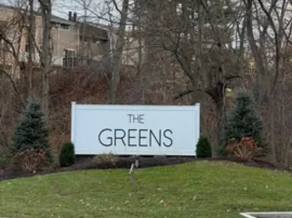 12 Peddlers Dr, Branford, CT 06405