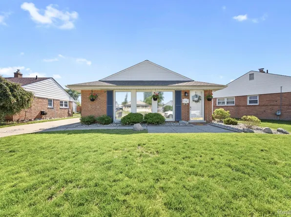 18271 Marsha St, Riverview, MI 48193