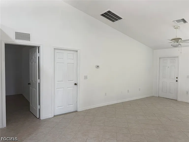 1424 NE 13th Pl — Photo 8