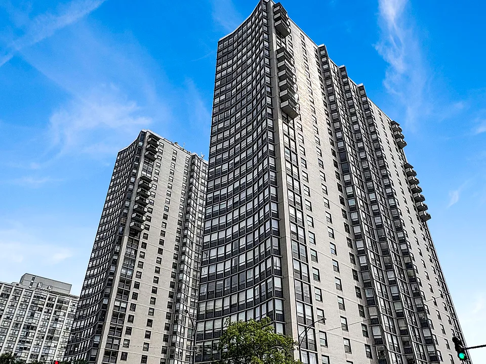 5701 N Sheridan Rd #27B
