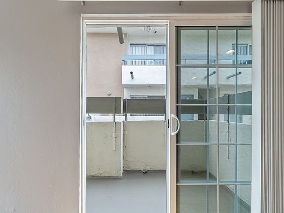 2nd image of 13046 Moorpark St APT 101