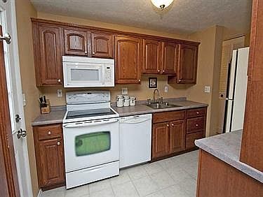 4th image of 220 Woodhaven Dr