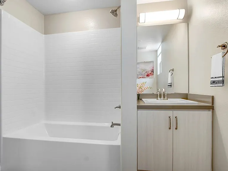 JB Center Apartments — Photo 18