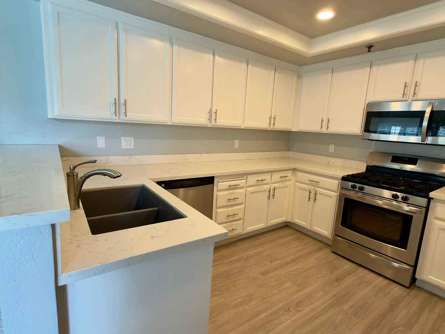 Graystone Ln, Daly City — Photo 4