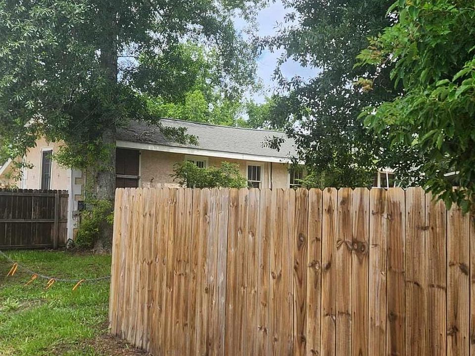 2nd image of 215 Carre Ct