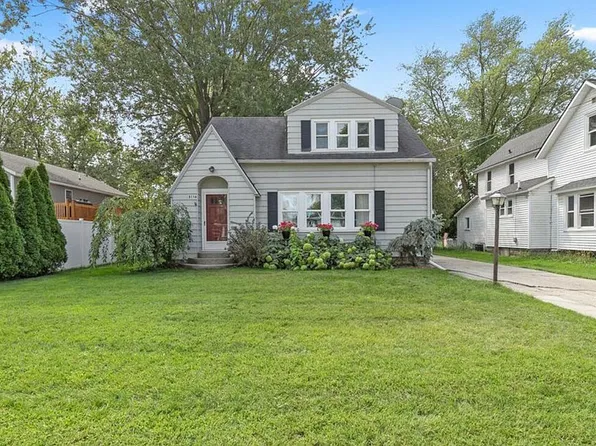 3116 Maple St, Hudsonville, MI 49426