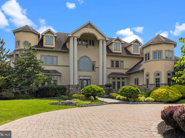 2 Aldans Way, Newtown, PA 18940