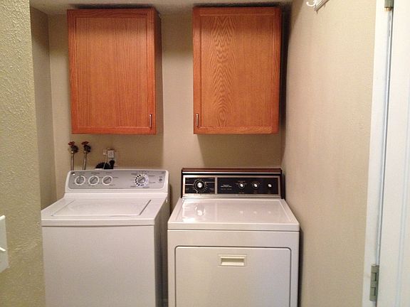 Washer / Dryer downstairs