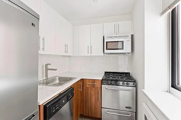 Rented by Hakimian Management | media 39