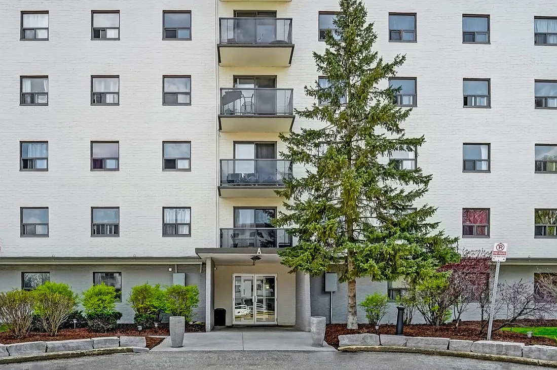 Park Lane Towers Apartments — Photo 3