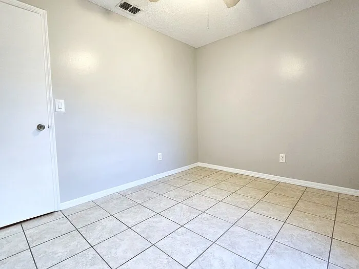 1423 Montana Ave — Photo 27